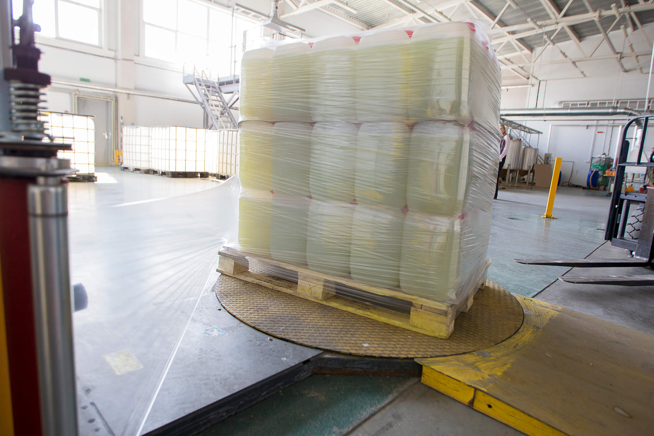 Machine pallet wrapping