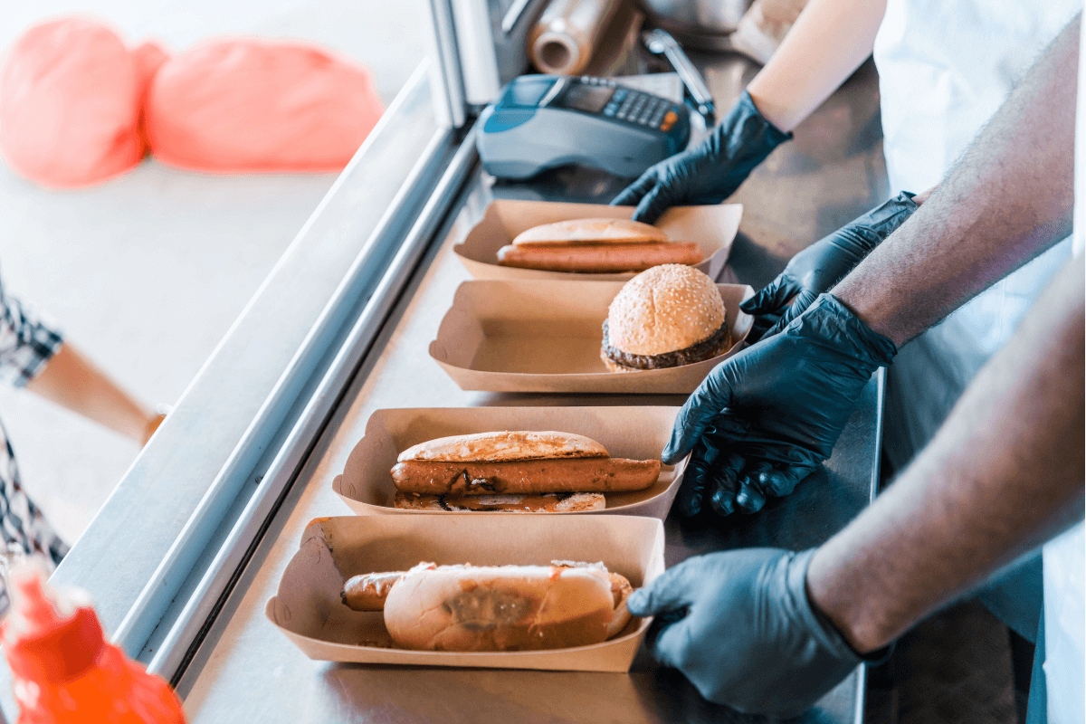 Choosing the best disposable gloves for food safety